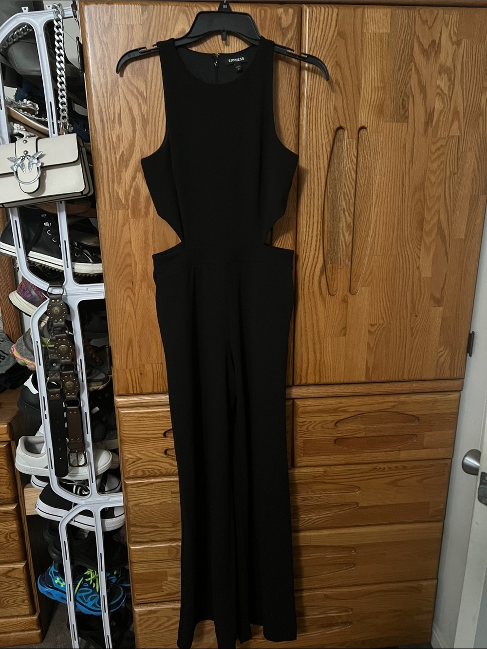black Express crew neck cutout sides of waist wide leg jumpsuit w/pockets - Picture 4 of 5